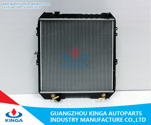 China Radiador auto del sistema de enfriamiento Toyota para HILUX KZN165R con la TA de aluminio de la base proveedor