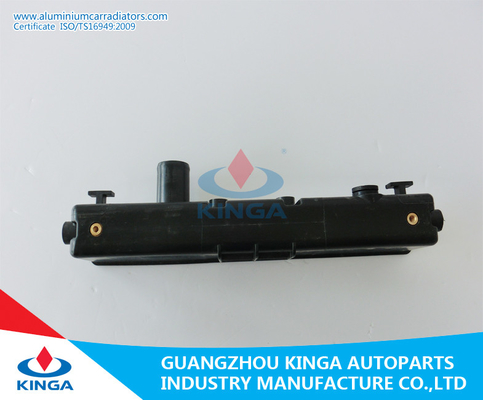 China Piezas del motor plásticas del repuesto del coche del tanque del coche del radiador chino de la parte inferior proveedor