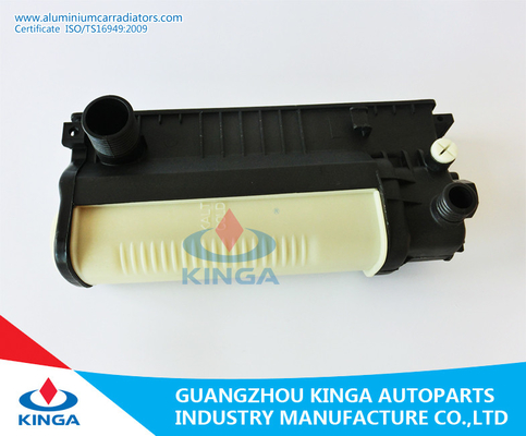 China Transmisión plástica de la TA de Bwm 316/318/520/525i del reemplazo del tanque de la entrada del radiador izquierdo del agua proveedor