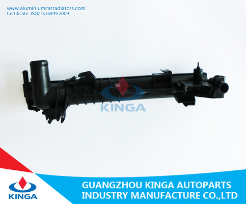 China OEM 9065000002/0101/0202 de los tanques del radiador del reemplazo de la TA del esprinter 06 de Mercedes dejado proveedor