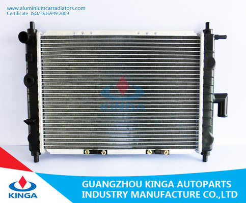 China El tanque plástico del radiador del coche del radiador auto de la transmisión manual de Daewoo MATIZ '01 proveedor