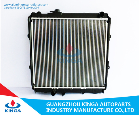 China Reemplazo del radiador de la TA de la recogida de TOYOTA Hilux con el sistema de enfriamiento de la aleta del tubo proveedor