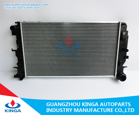 China ESPRINTER de MERCEDES de 'radiador de encargo del alto rendimiento 06 radiadores de aluminio del coche proveedor