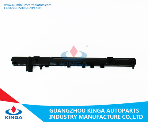 China Material del PA 66 de la reparación del tanque del radiador del coche del radiador de Mitsubishi Lancer plástico '92-94 del tanque proveedor
