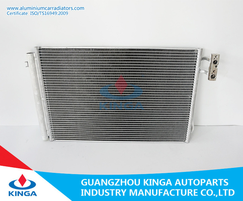 China Piezas de automóvil de enfriamiento del coche del dispositivo del auto de BMW E90 2004 del condensador refrigerado por agua de la CA proveedor