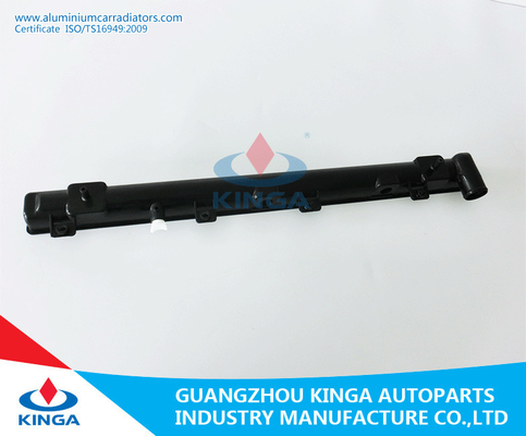 China El buen tanque auto del radiador para Subaru Impreza'92 - 97 EN el tanque del radiador del coche 45199-FA030 proveedor