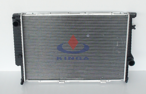 China Alto rendimiento 1986 1995 OEM de la TA del radiador del bmw 540 1702453/2242138/2243445 proveedor