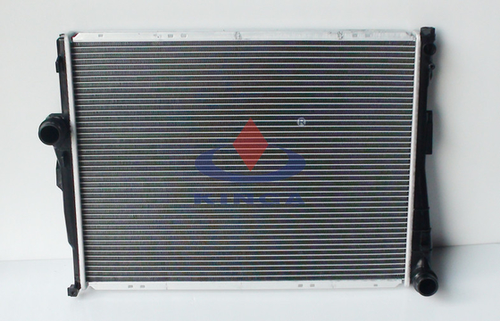 China Reemplazo de encargo del radiador de BMW de 316/318i 1998, 2002 OEM de la TA 9071517/9071518 proveedor