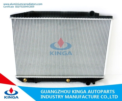 China Radiador de aluminio W126/560SE del Benz PA32 '79 - en el refrigerador de aceite del OEM 1265004803 38 * 330 proveedor
