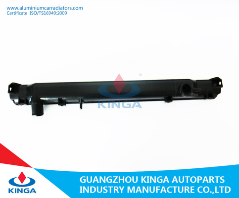 El tanque plástico del radiador del sistema de enfriamiento para Toyota Landcruiser '93-98 FZJ80G EN proveedor