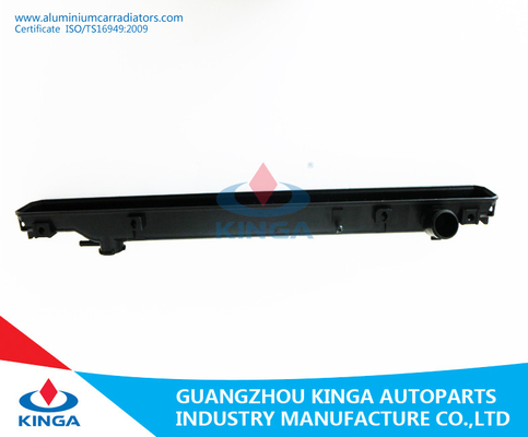 El tanque plástico del radiador del sistema de enfriamiento para Toyota Landcruiser '93-98 FZJ80G EN proveedor