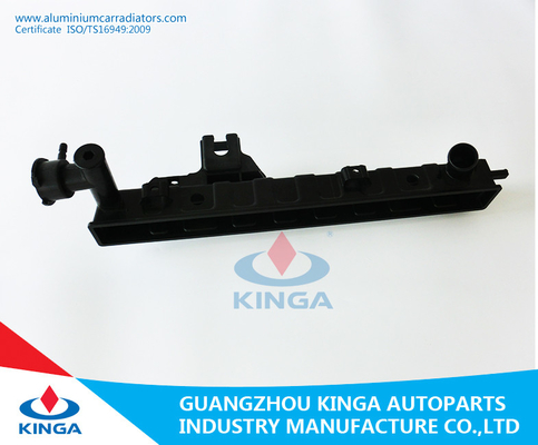 El tanque plástico del radiador negro del mercado para Chrysler 1999 a 2000 cherokees magníficos proveedor