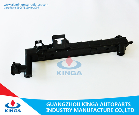 El tanque plástico del radiador negro del mercado para Chrysler 1999 a 2000 cherokees magníficos proveedor