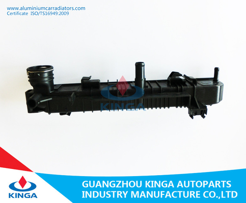 TA plástica correcta OEM9065000002/0101/0202 del esprinter 06 de Mercedes del radiador del tanque proveedor