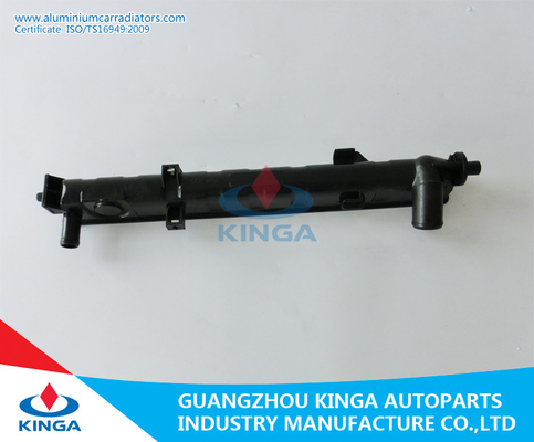 El tanque plástico MPV GF - TA 2000-2003 de LWEW del mercado del radiador derecho de Mazda proveedor