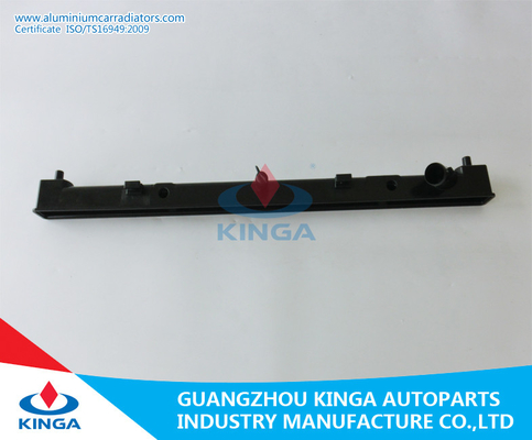 Reemplazo plástico Mazda 6 2010 del tanque de enfriamiento del radiador eficiente del agua EN proveedor