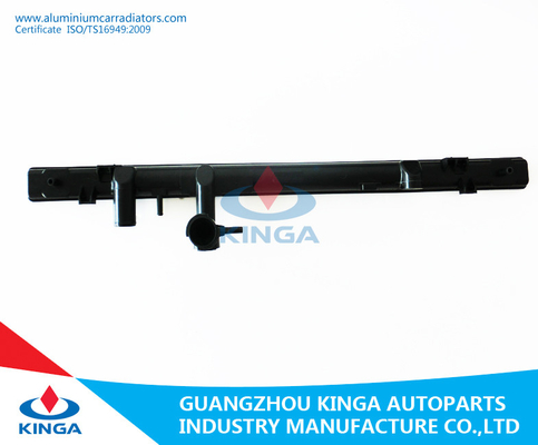 MAZDA 6 4CYL '03-04 EN OEM plástico L332-15-200E del tanque del radiador para arriba proveedor