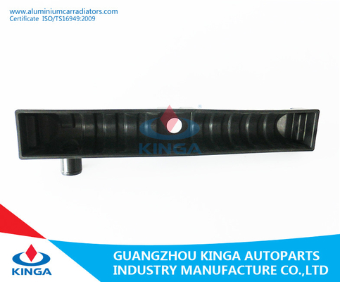 El tanque plástico de la entrada del radiador del Mt de la recogida de Nissan en el color negro para el reemplazo proveedor