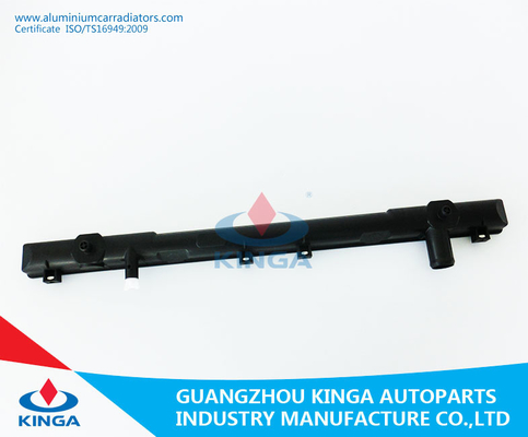 El tanque plástico del radiador del coche para OEM 2001 de SUZUKI GRAND VITARA 17700-52D00 proveedor