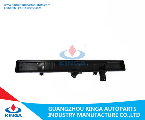 El tanque de aluminio del radiador del líquido refrigerador de la recogida L200 2.5D 4D56 de Nissan del radiador del desbordamiento parte proveedor