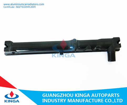 Toyota Landcruiser HZJ73V'96-99 EN el tanque plástico 16400-17161 del radiador del líquido refrigerador proveedor