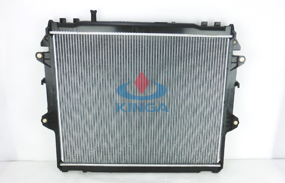 OEM 2004 del radiador de Innova Toyota Toyota Hilux 16400 0L160 con el tanque plástico proveedor